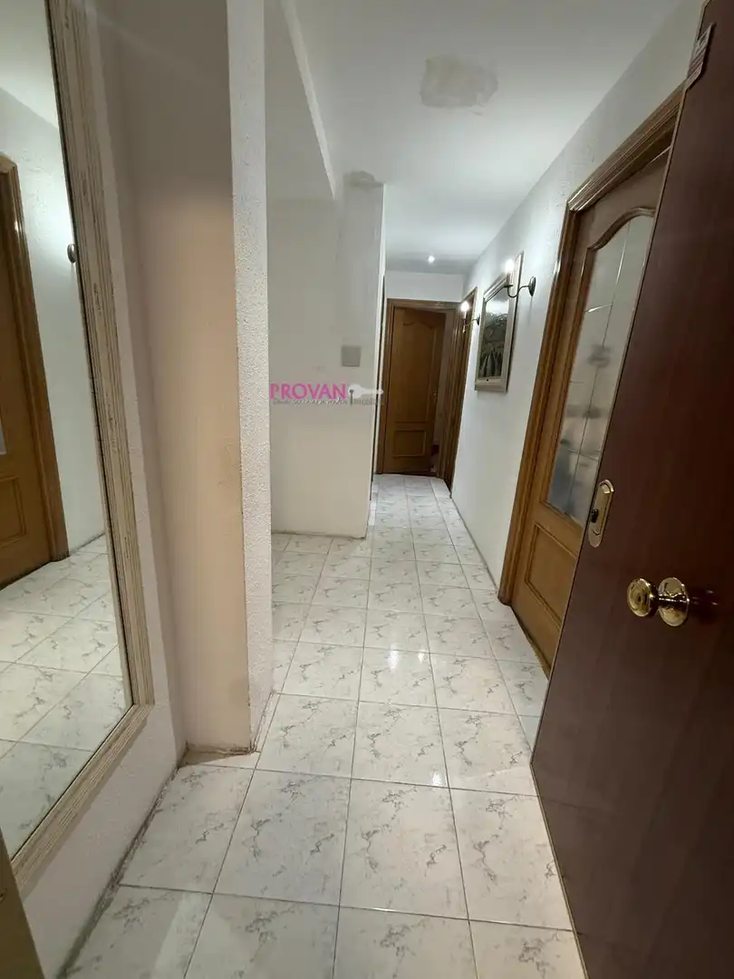 Wohnung zum Verkauf in Madrid mit Klimaanlage, Terrasse und Möbliert
