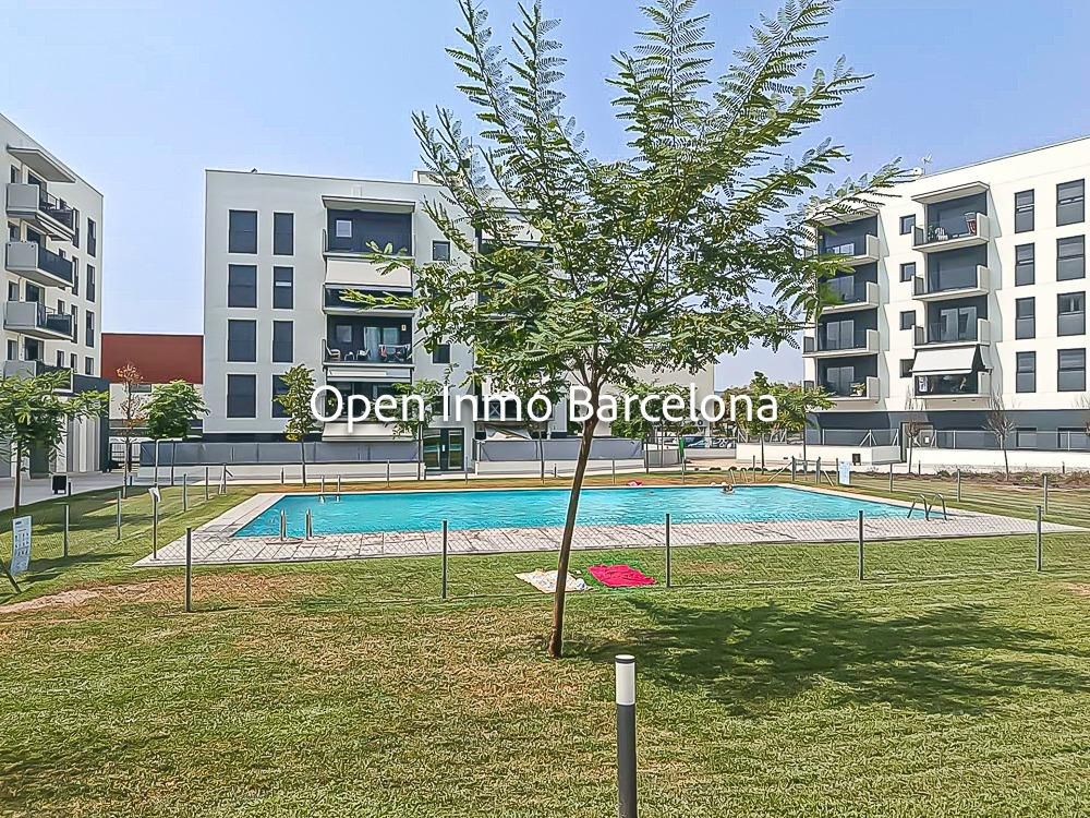 Vista exterior de Pis en venda en Sant Pere de Ribes amb Aire condicionat, Calefacció i Jardí privat