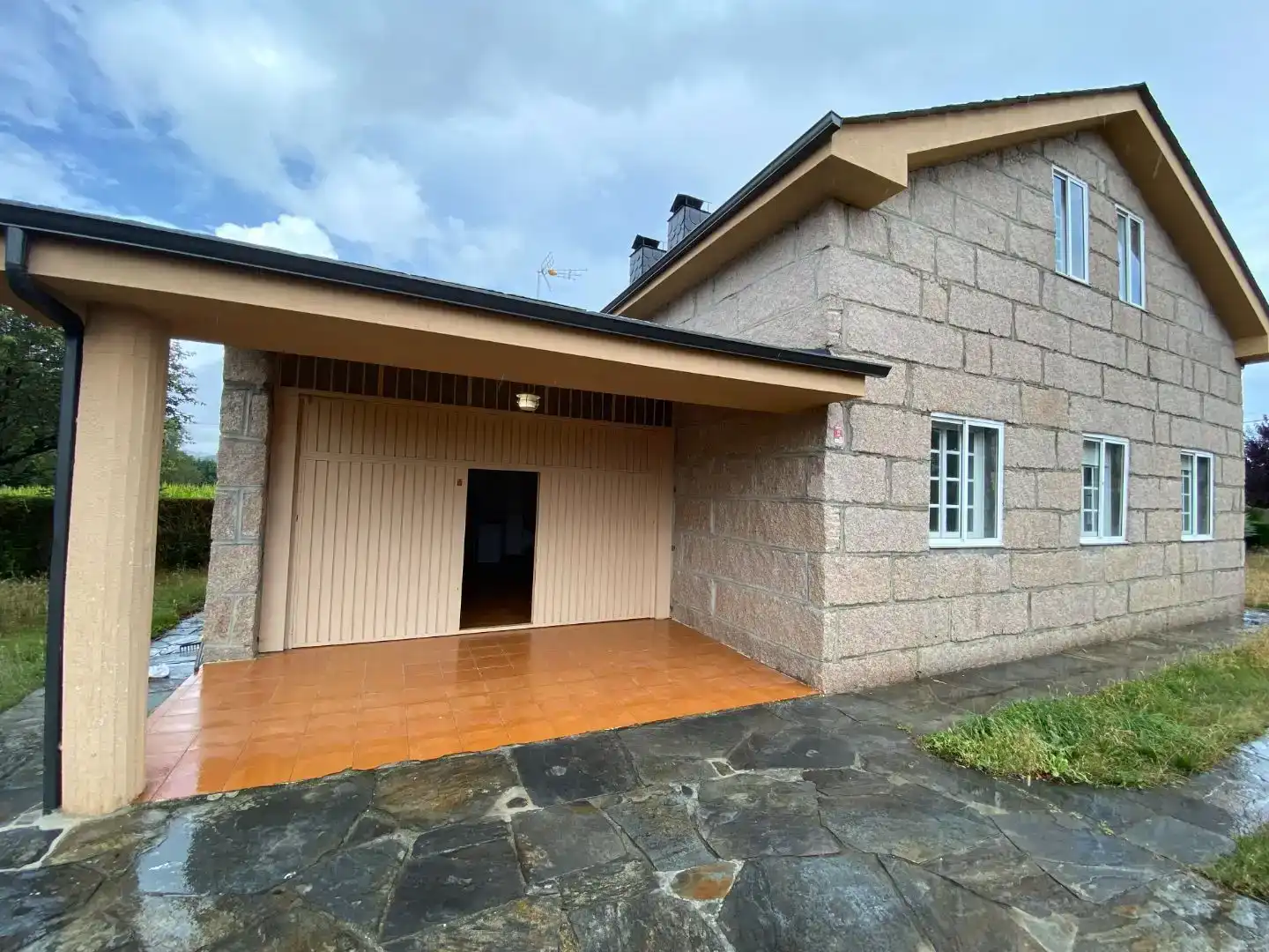 Vista exterior de Pis en venda en Lugo amb Jardí privat i Moblat