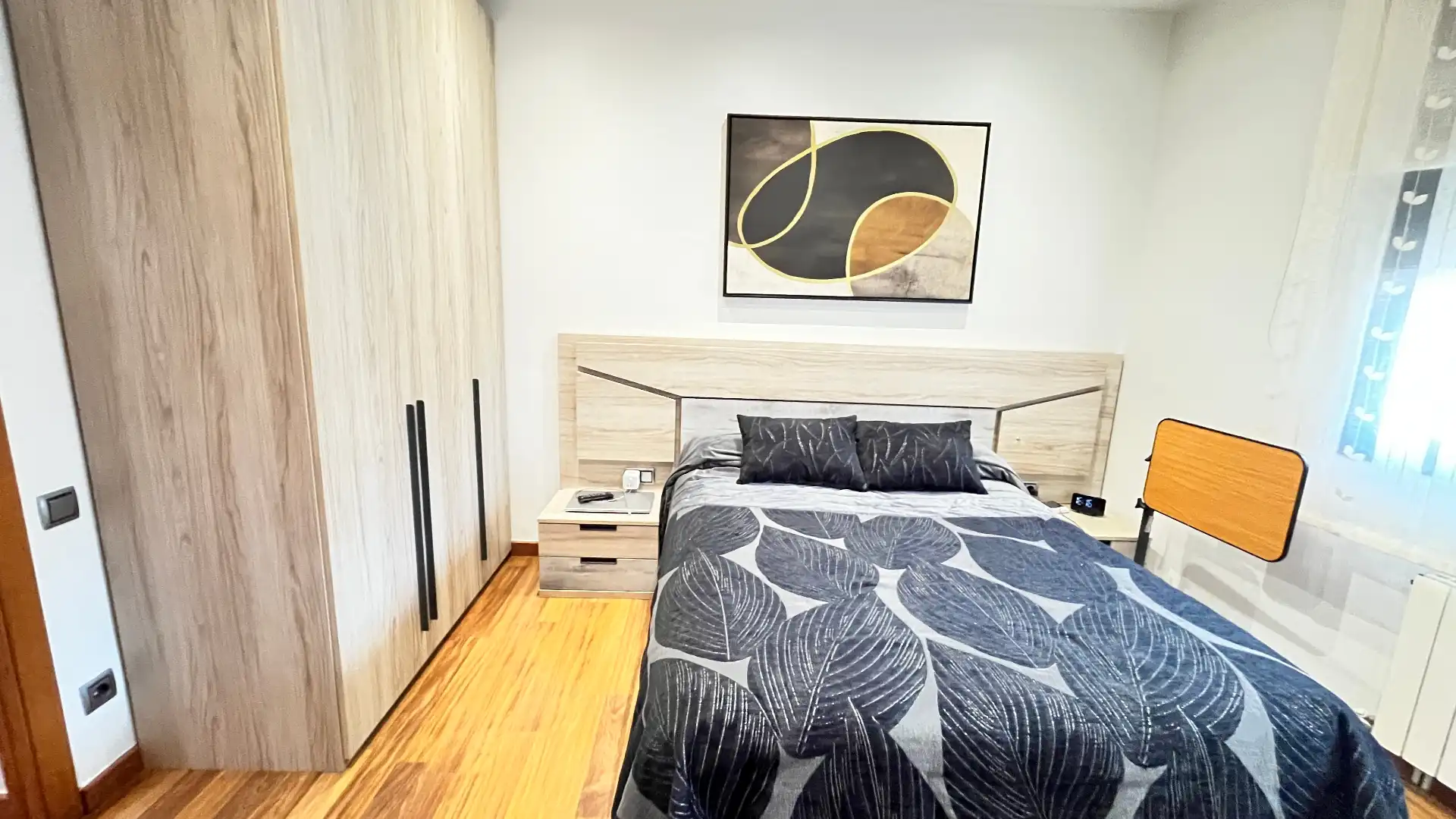 Schlafzimmer von Einfamilien-Reihenhaus zum Verkauf in Santa Coloma de Cervelló mit Klimaanlage, Heizung und Parkett