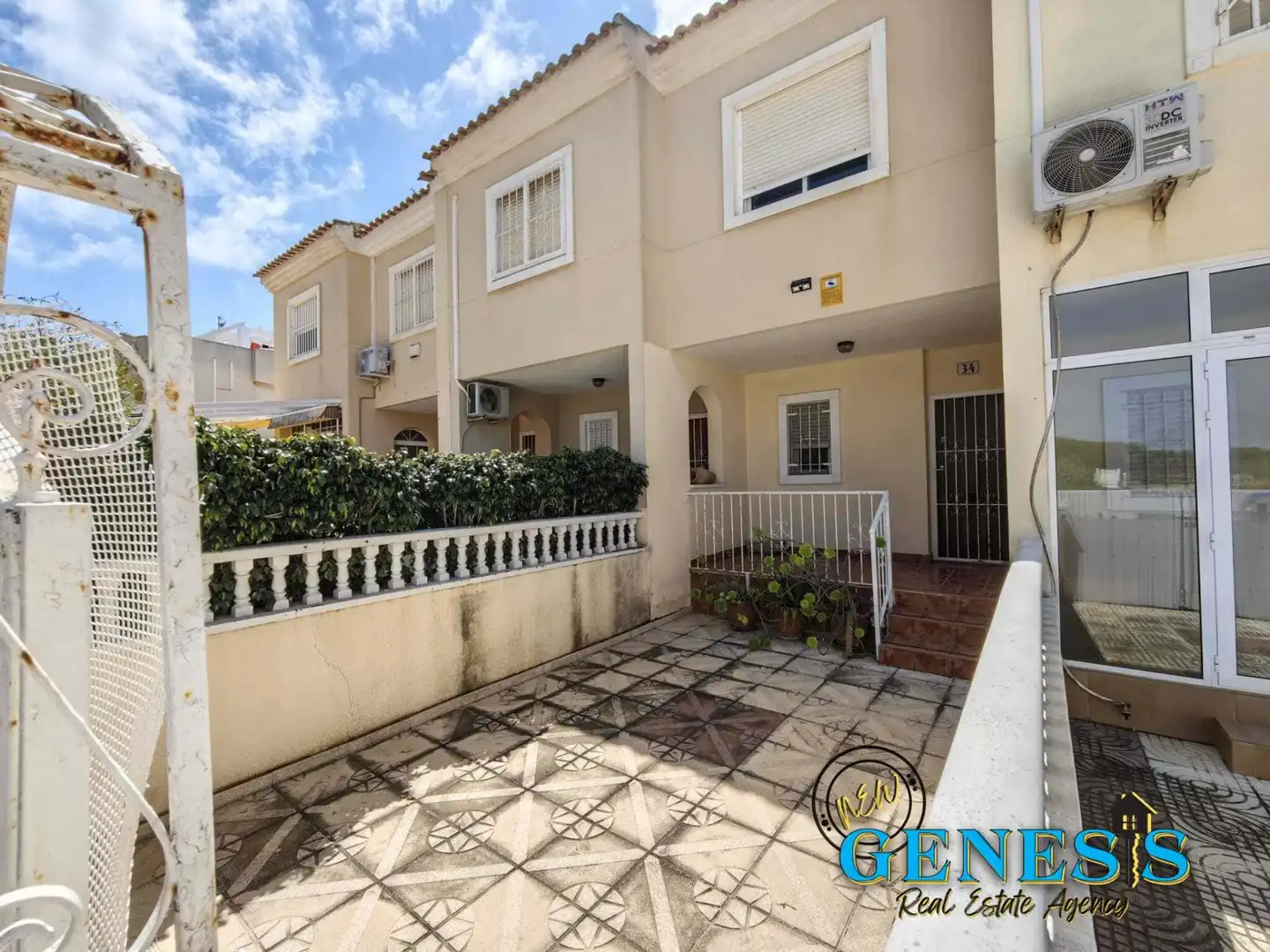 Exterior view of Detached homes for sale in Guardamar del Segura  with Air Conditioner, Terrace and Storage room