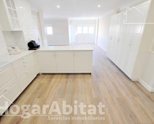 Kitchen of Flat for sale in  Valencia Capital  with Air Conditioner, Heating and Balcony