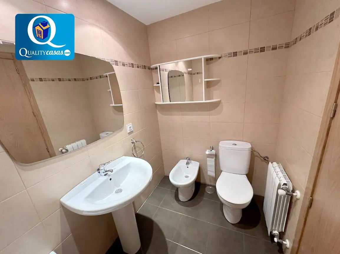 Baño de Piso en venta en Alicante / Alacant con Terraza y Trastero