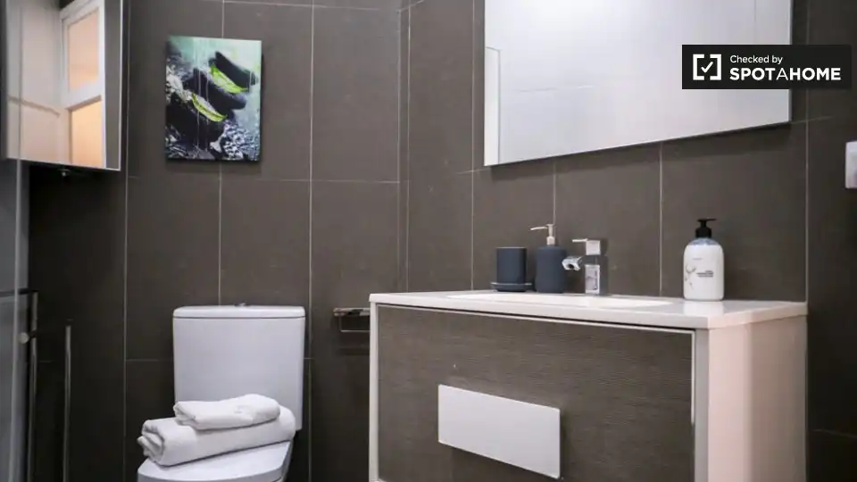 Baño de Piso de alquiler en Valencia con Aire acondicionado, Calefacción y Amueblado