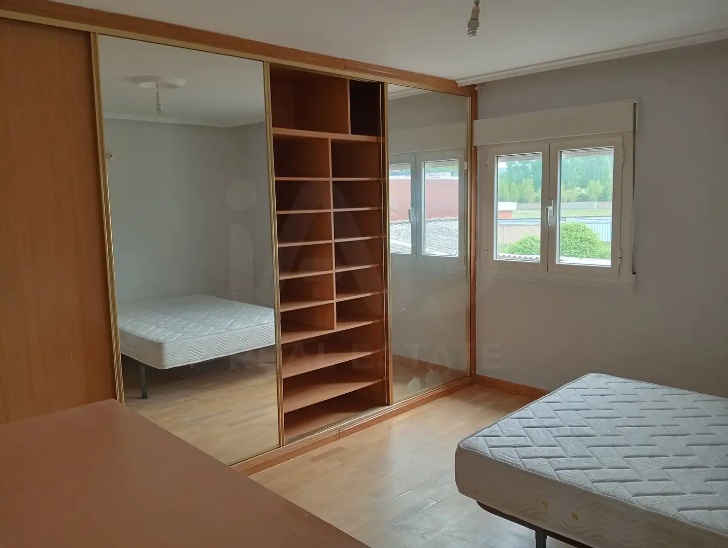 Schlafzimmer von Wohnung zur Miete in Sariegos mit Heizung und Terrasse