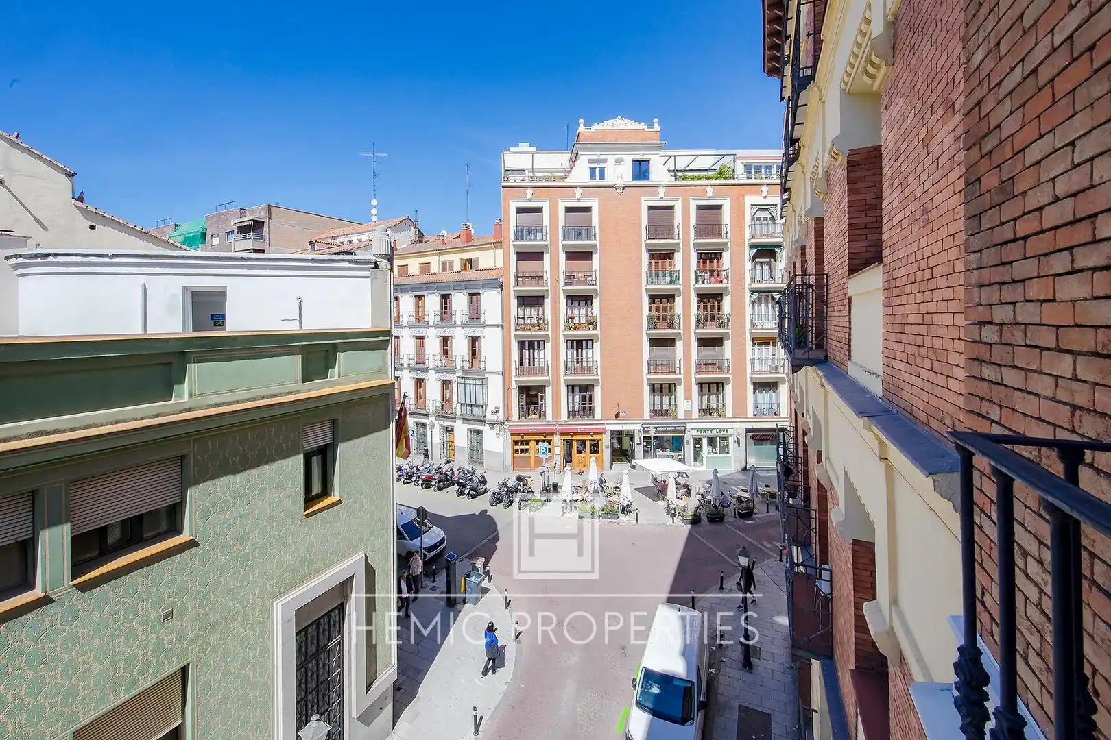 Vista exterior de Piso en venta en Madrid con Trastero y Balcón