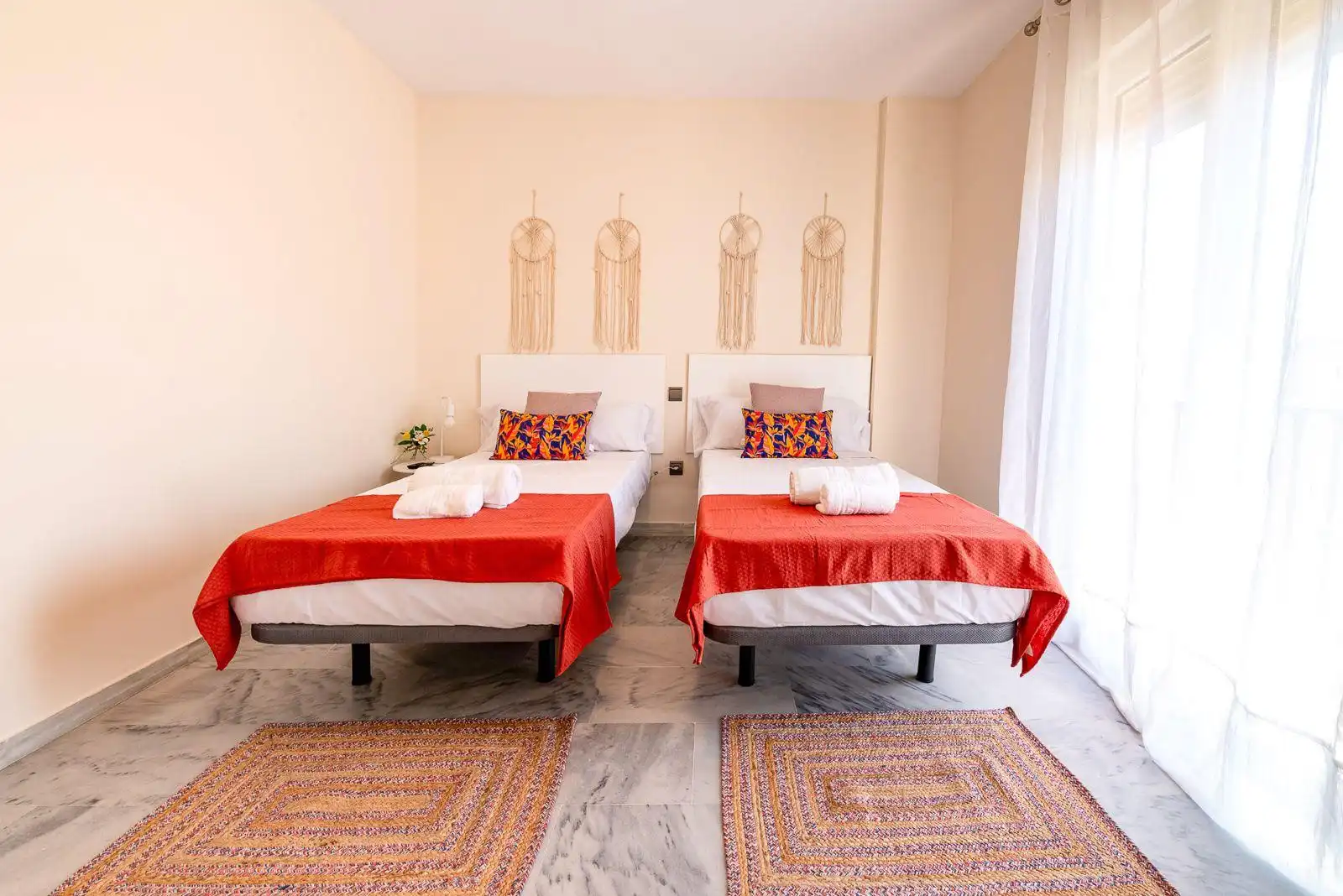 Habitación de Casa adosada en venta en Marbella con Aire acondicionado, Calefacción y Jardín privado