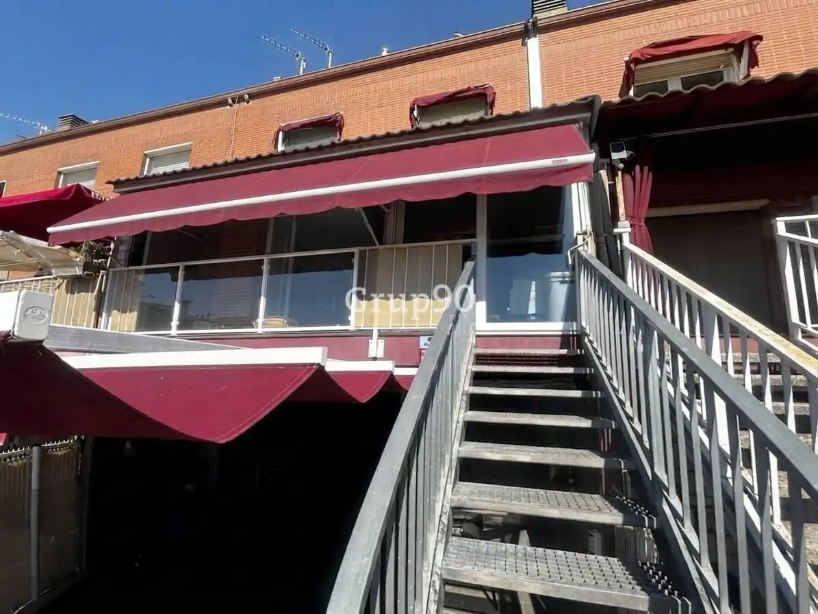 Vista exterior de Casa adosada en venta en Puigverd de Lleida con Aire acondicionado, Calefacción y Parquet