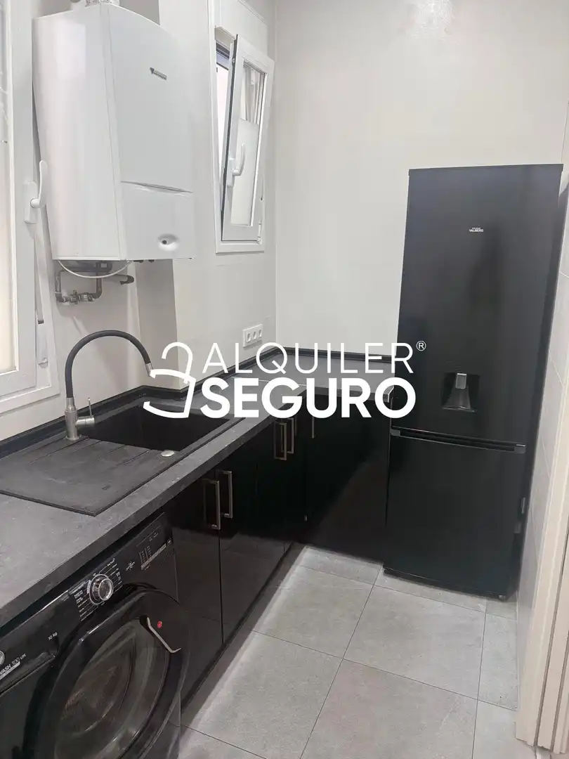 Cocina de Estudio de alquiler en Madrid con Aire acondicionado y Calefacción