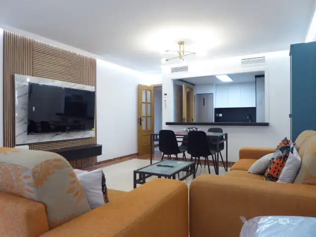 Sala d'estar de Pis de lloguer en Benalmádena amb Aire condicionat, Terrassa i Moblat