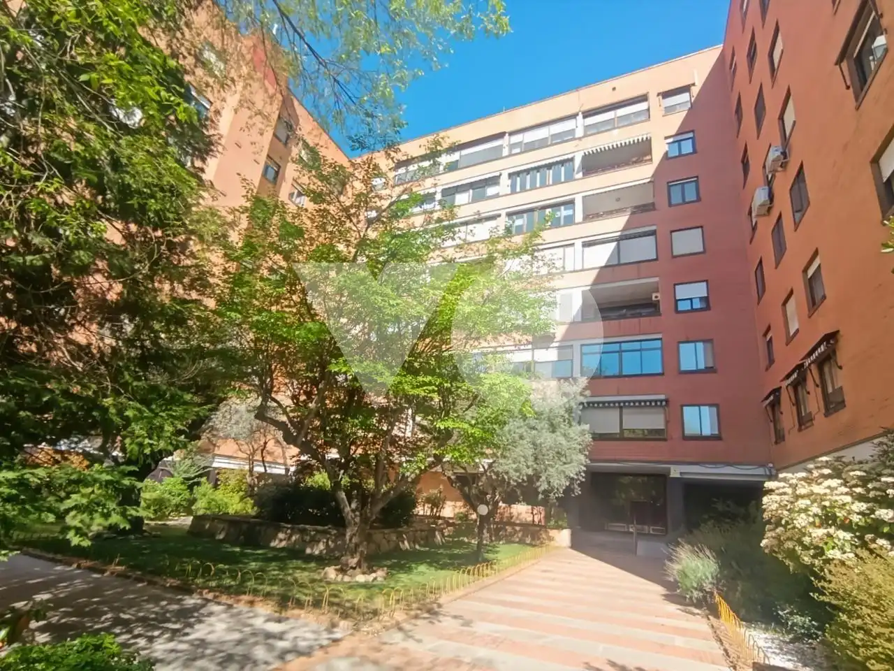 Außenansicht von Wohnung zum Verkauf in Madrid mit Heizung, Parkett und Terrasse