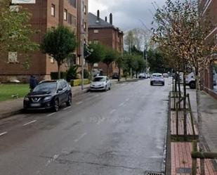 Vista exterior de Casa adosada en venda en El Astillero   amb Jardí privat