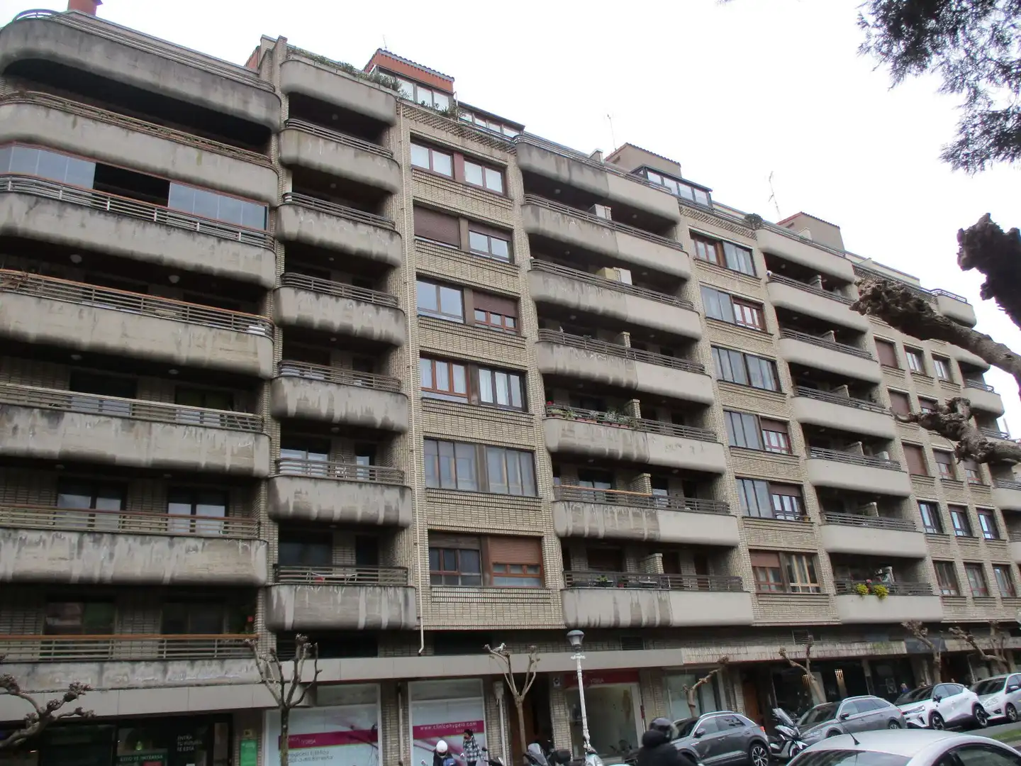 Vista exterior de Pis en venda en Donostia - San Sebastián  amb Calefacció, Terrassa i Traster