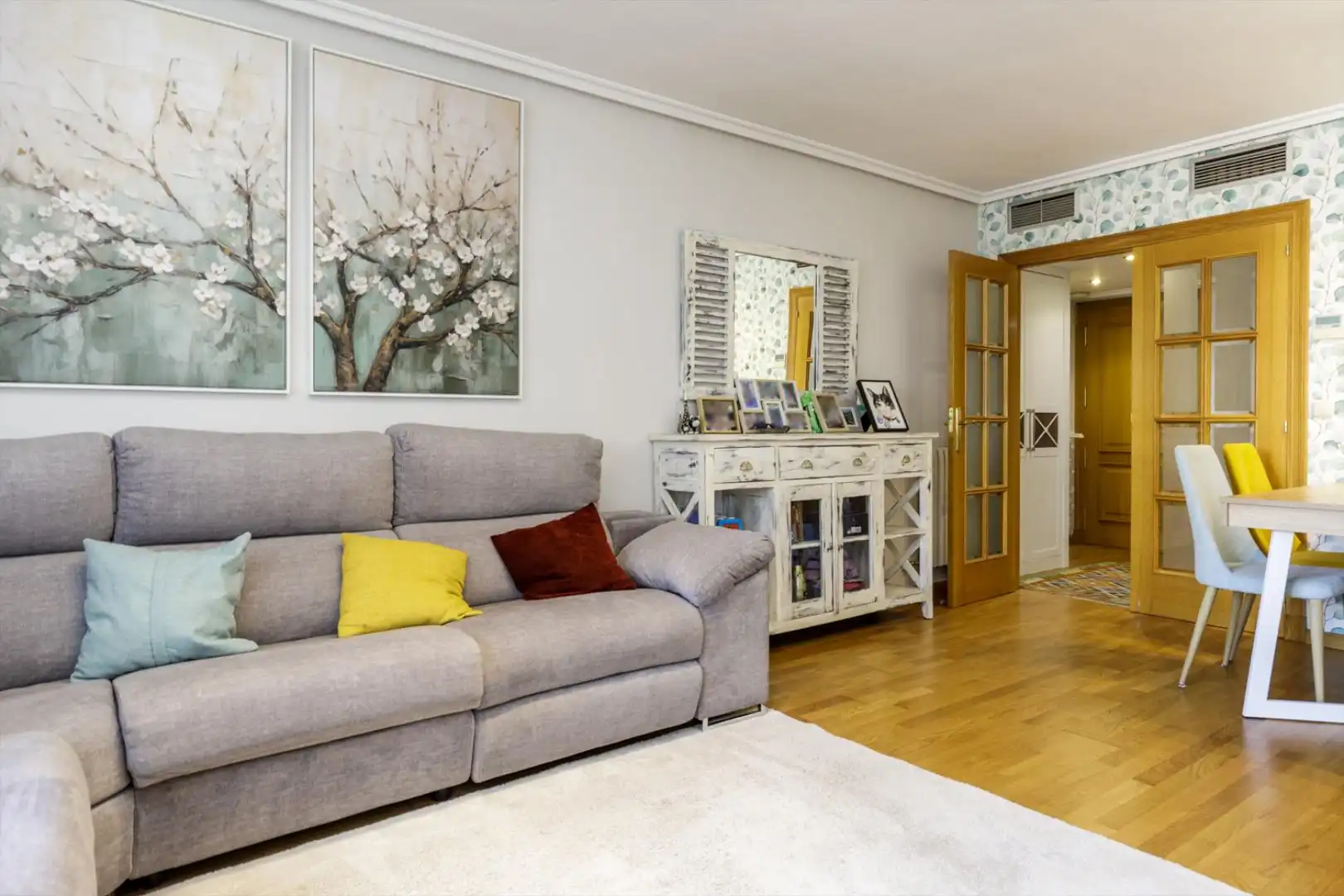 Living room of Flat for sale in Zaragoza  with Terrace, Storage room and Swimming Pool