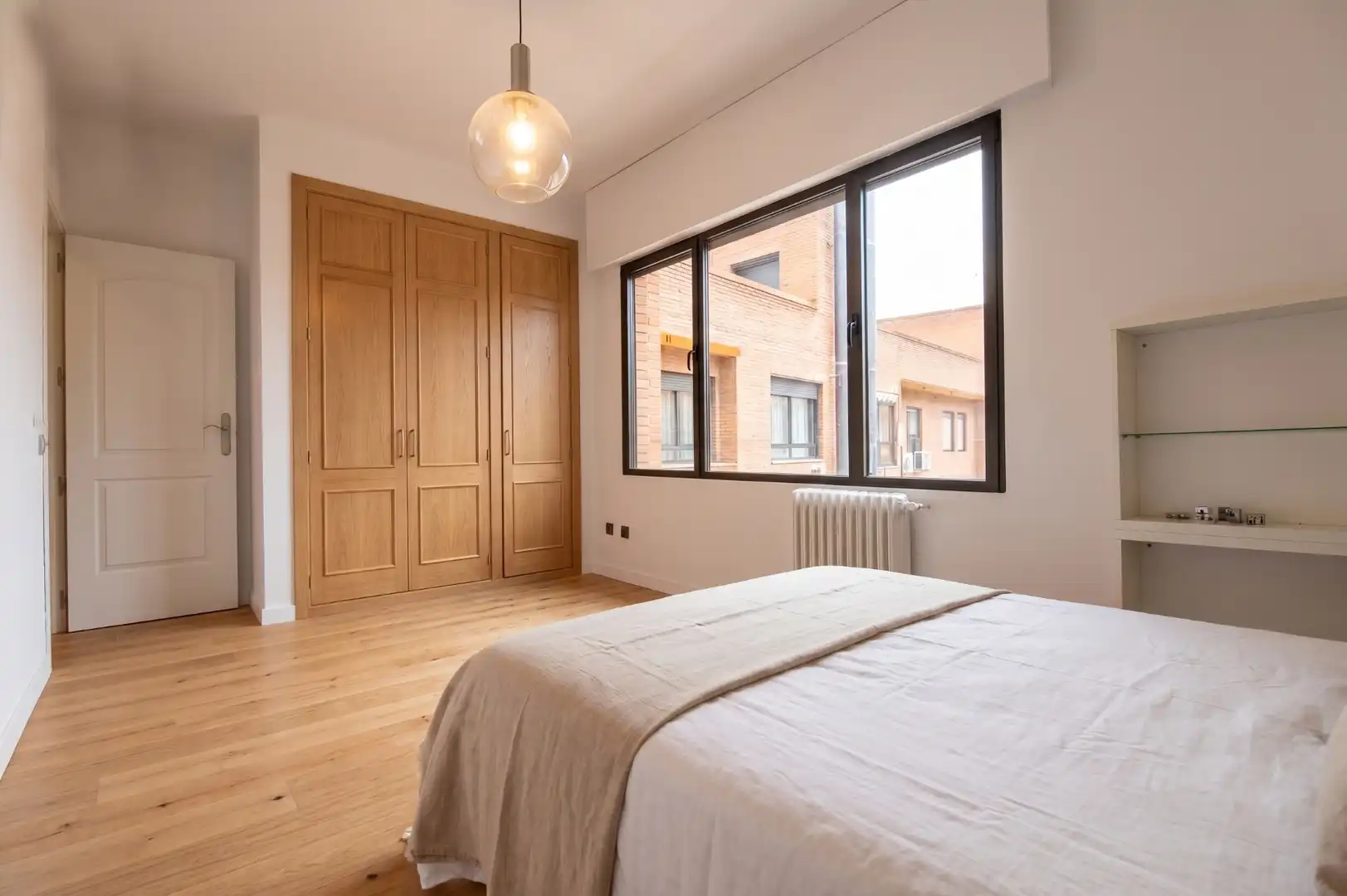 Schlafzimmer von Dachboden zum Verkauf in Madrid mit Klimaanlage, Heizung und Terrasse
