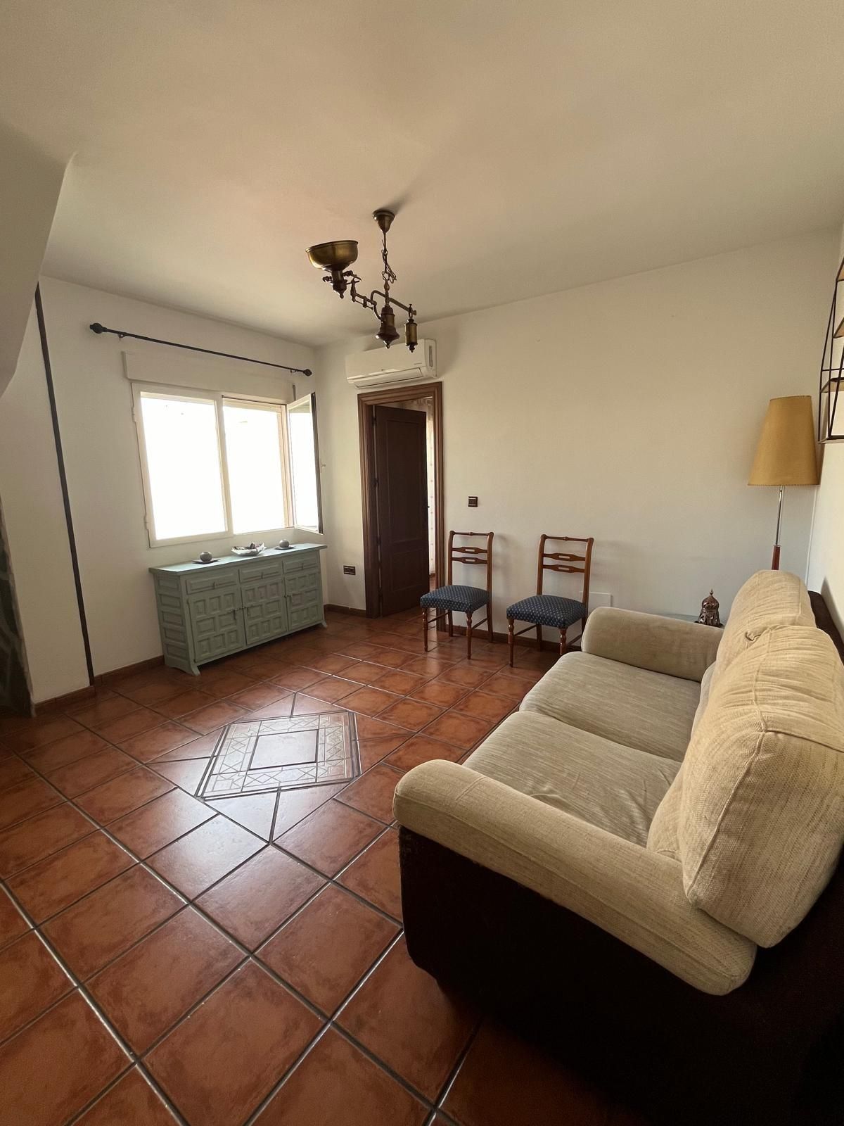 Sala d'estar de Dúplex en venda en Cúllar Vega amb Aire condicionat i Terrassa