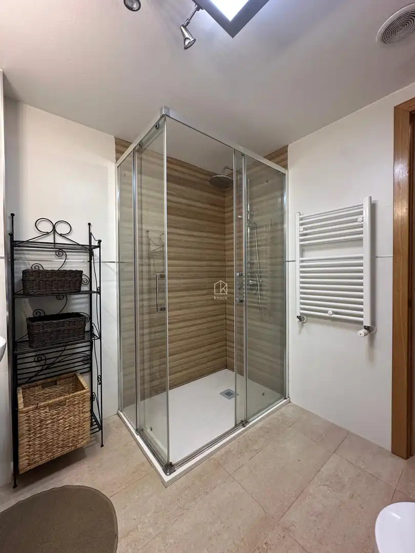 Flat for rent in Oviedo - Calle Tomás Crespo Frígilis, La Ería
