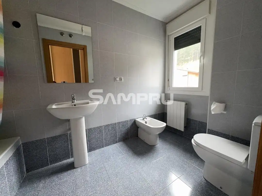 Baño de Piso en venta en Eskoriatza con Calefacción, Jardín privado y Terraza