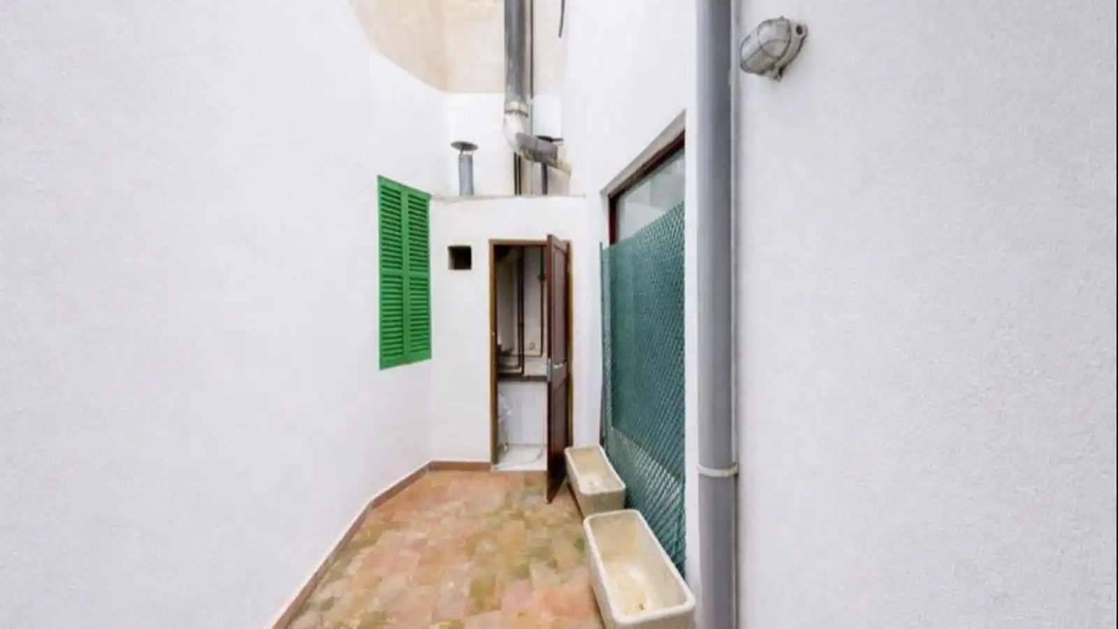 Commercial properties for sale in  Palma de Mallorca  with Air Conditioner, Terrace and Internet