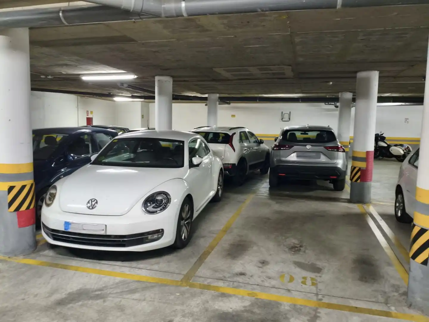 Parkplatz von Wohnung zum Verkauf in Sevilla mit Klimaanlage, Heizung und Terrasse