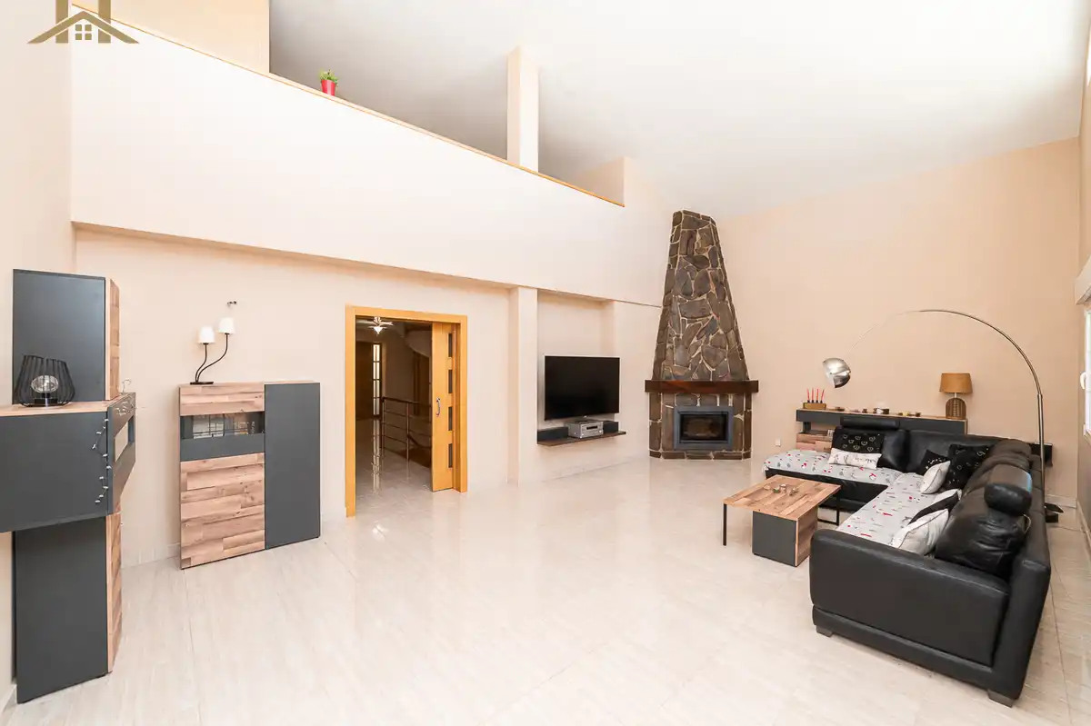 Sala de estar de Casa o chalet en venta en Villaviciosa de Odón con Aire acondicionado, Calefacción y Jardín privado