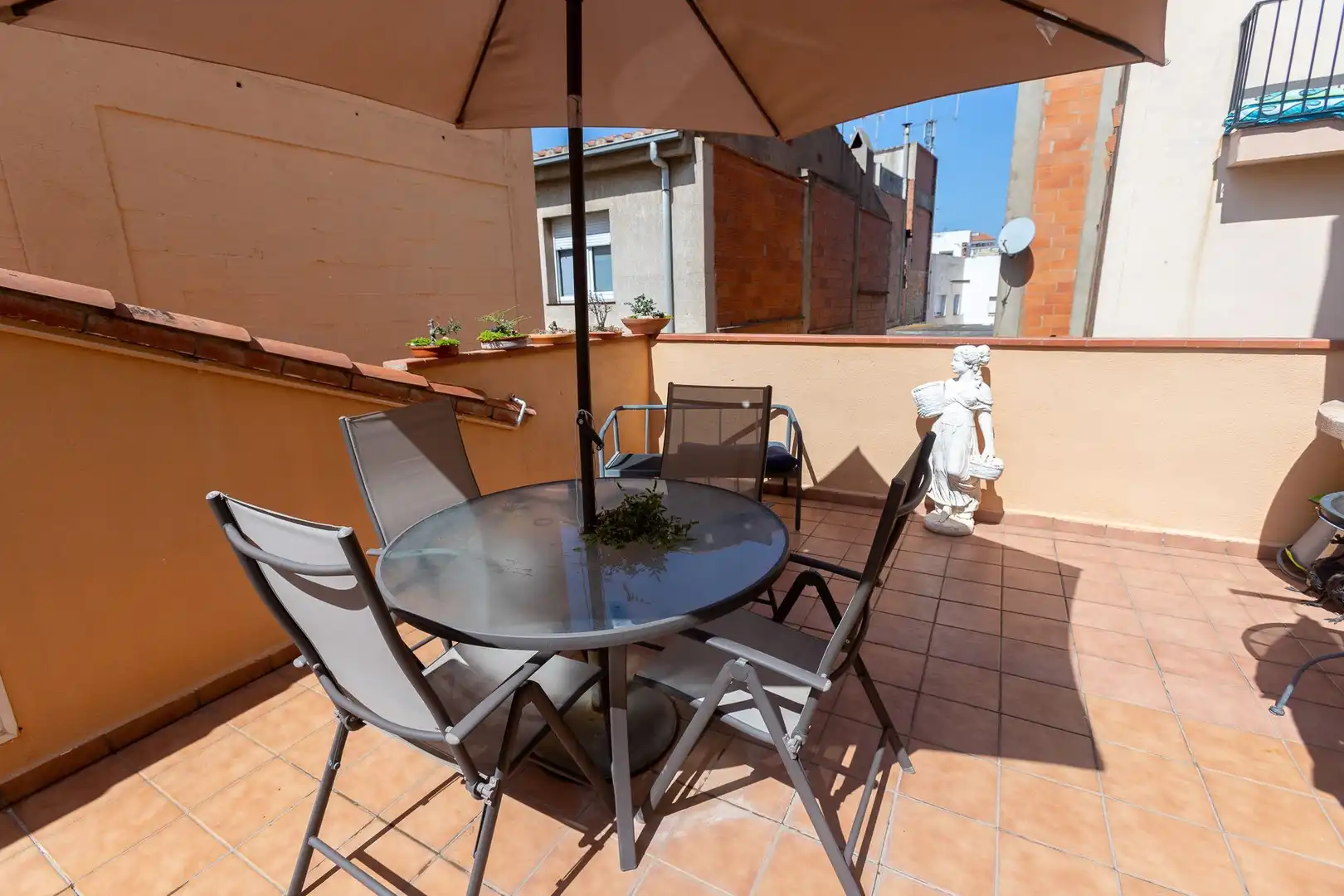 Terrasse von Einfamilien-Reihenhaus zum Verkauf in Roses mit Klimaanlage, Heizung und Terrasse