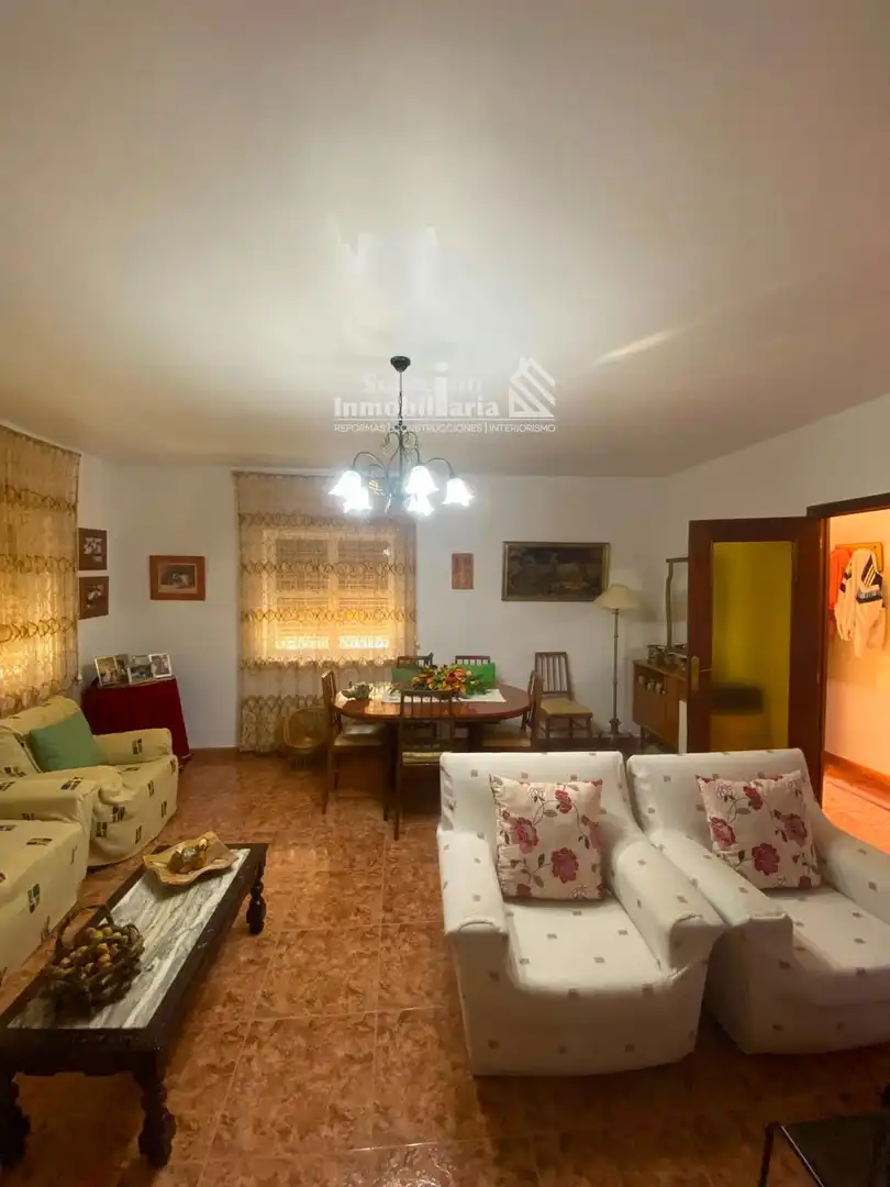 Sala d'estar de Casa o xalet en venda en Calvarrasa de Arriba amb Traster i Moblat