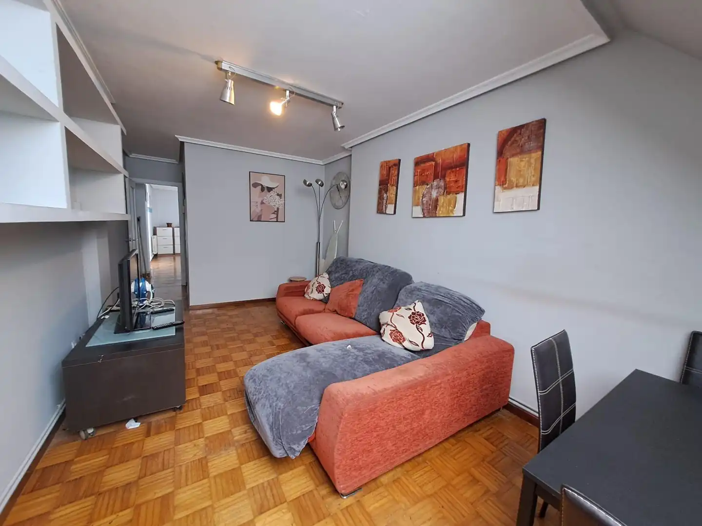 Sala d'estar de Apartament en venda en Oviedo  amb Calefacció