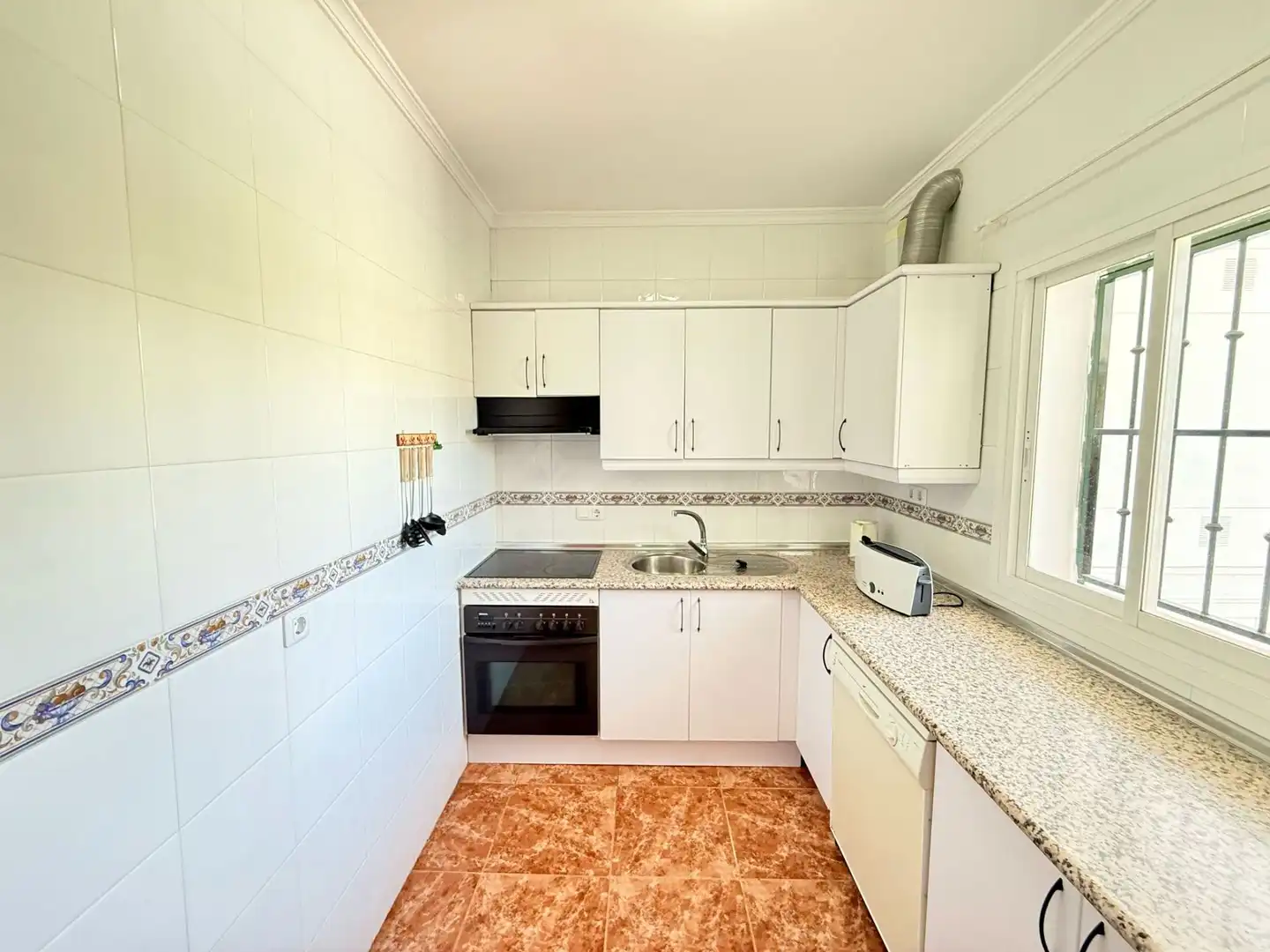 Cocina de Dúplex en venta en Nerja con Jardín privado, Trastero y Piscina comunitaria