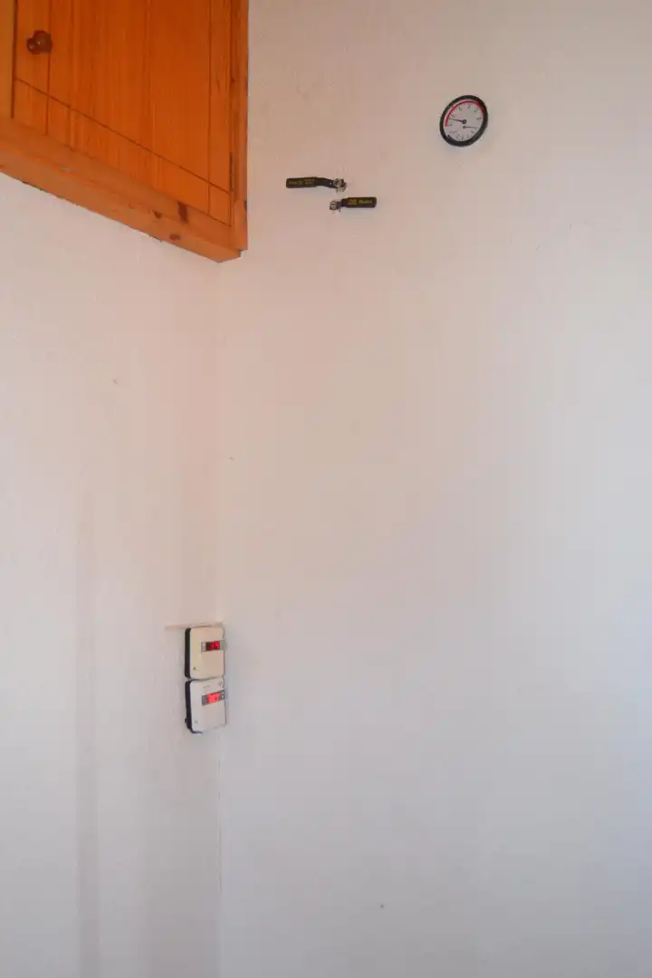 Schlafzimmer von Haus oder Chalet zum Verkauf in Aisa mit Heizung und Privatgarten