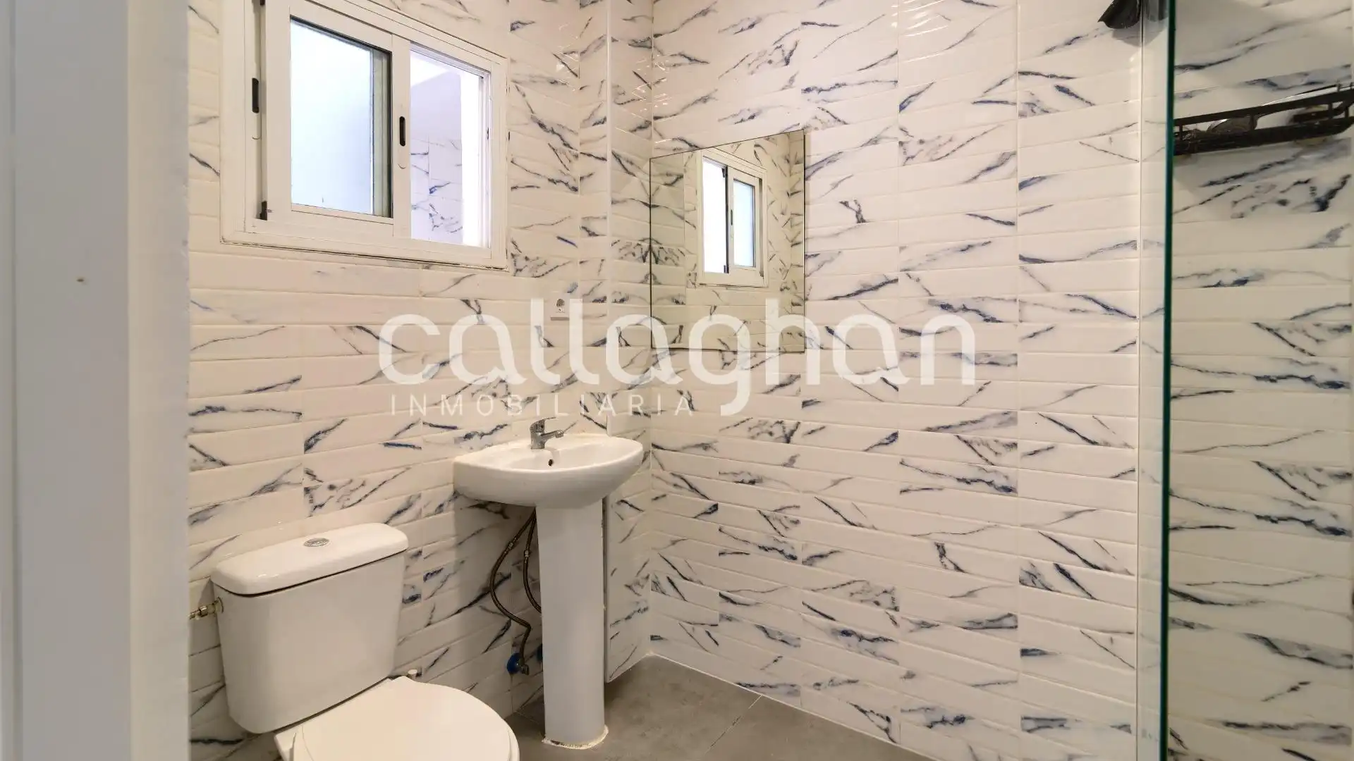 Baño de Piso en venta en Sagunto / Sagunt con Terraza