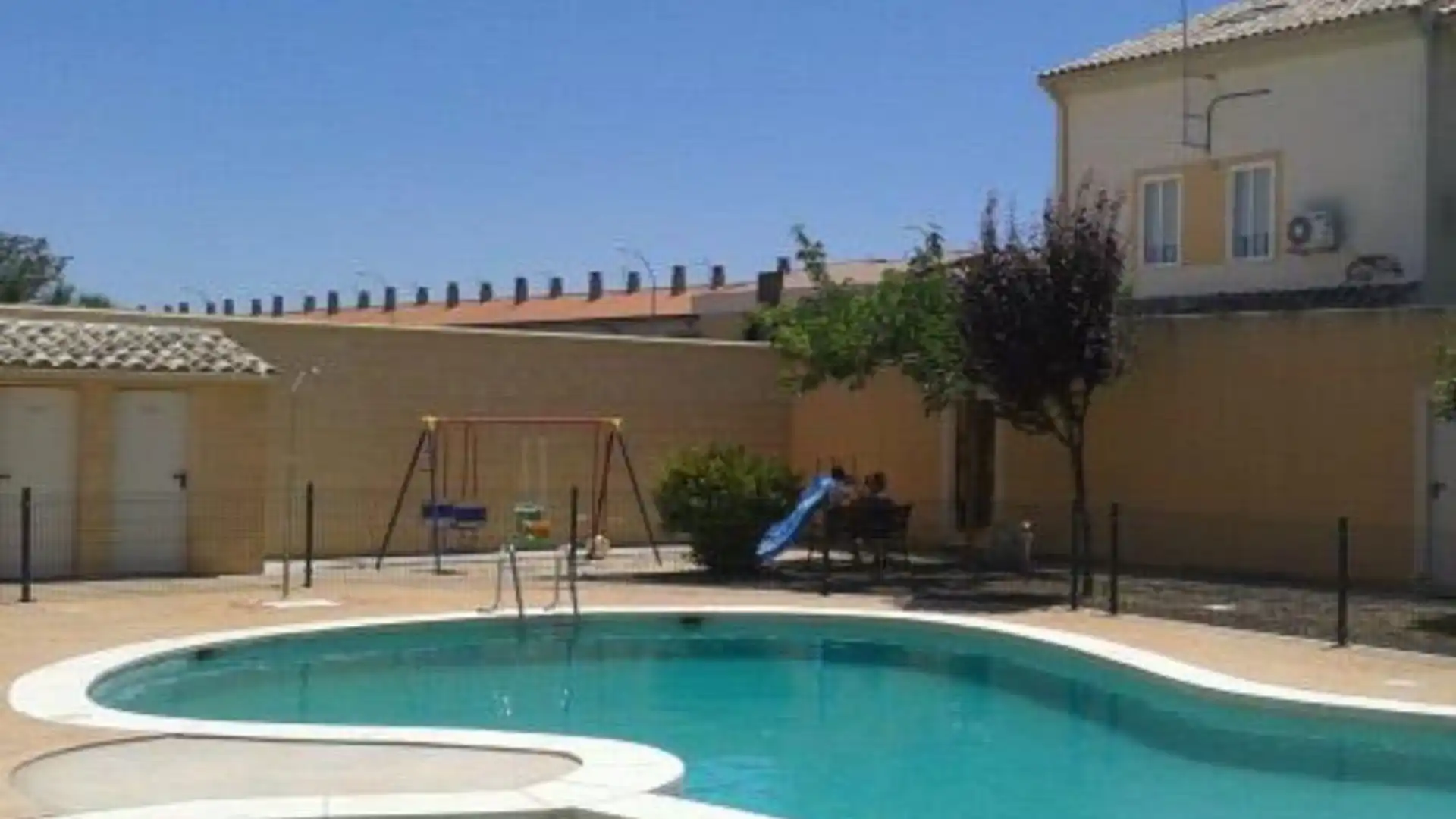 Piscina de Casa adosada en venta en Torralba de Calatrava con Aire acondicionado, Jardín privado y Terraza