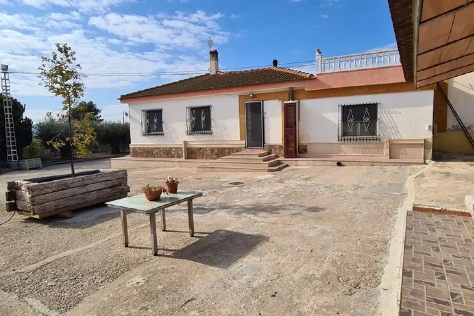 Vista exterior de Casa o xalet en venda en Orihuela amb Aire condicionat, Calefacció i Jardí privat