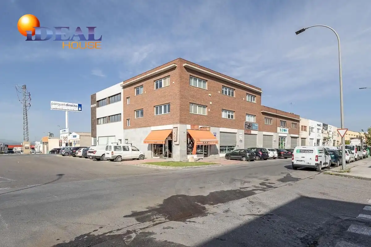 Nau industrial en venda a Avenida JUNCARIL