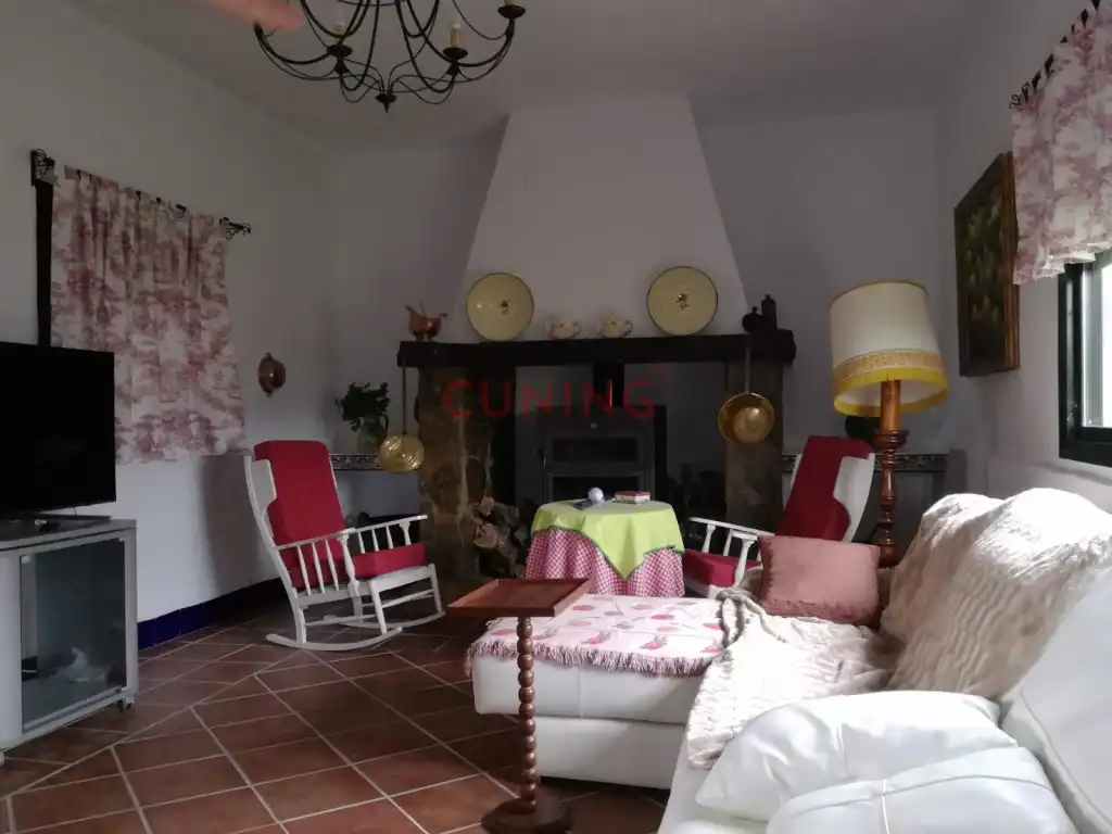 Wohnzimmer von Residential zum Verkauf in Alcuéscar