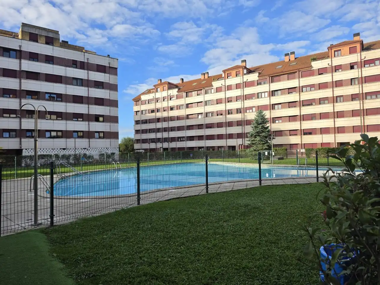 Pis amb piscina en venda a Calle Francisco Tomás y Valiente