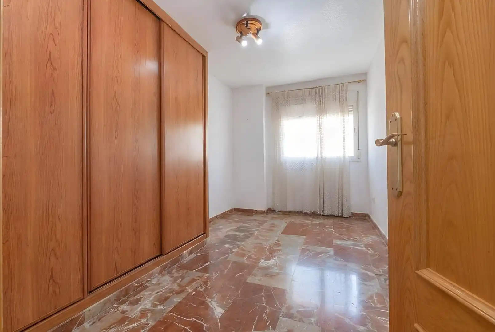 Bedroom of Flat for sale in Granada  with Air Conditioner, Terrace and Alarm