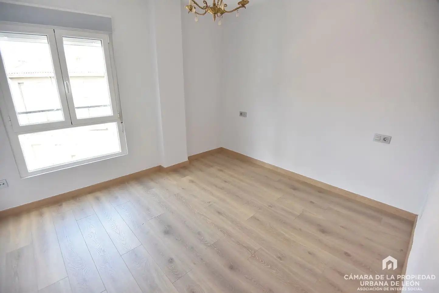 Habitación de Piso de alquiler en León Capital  con Calefacción