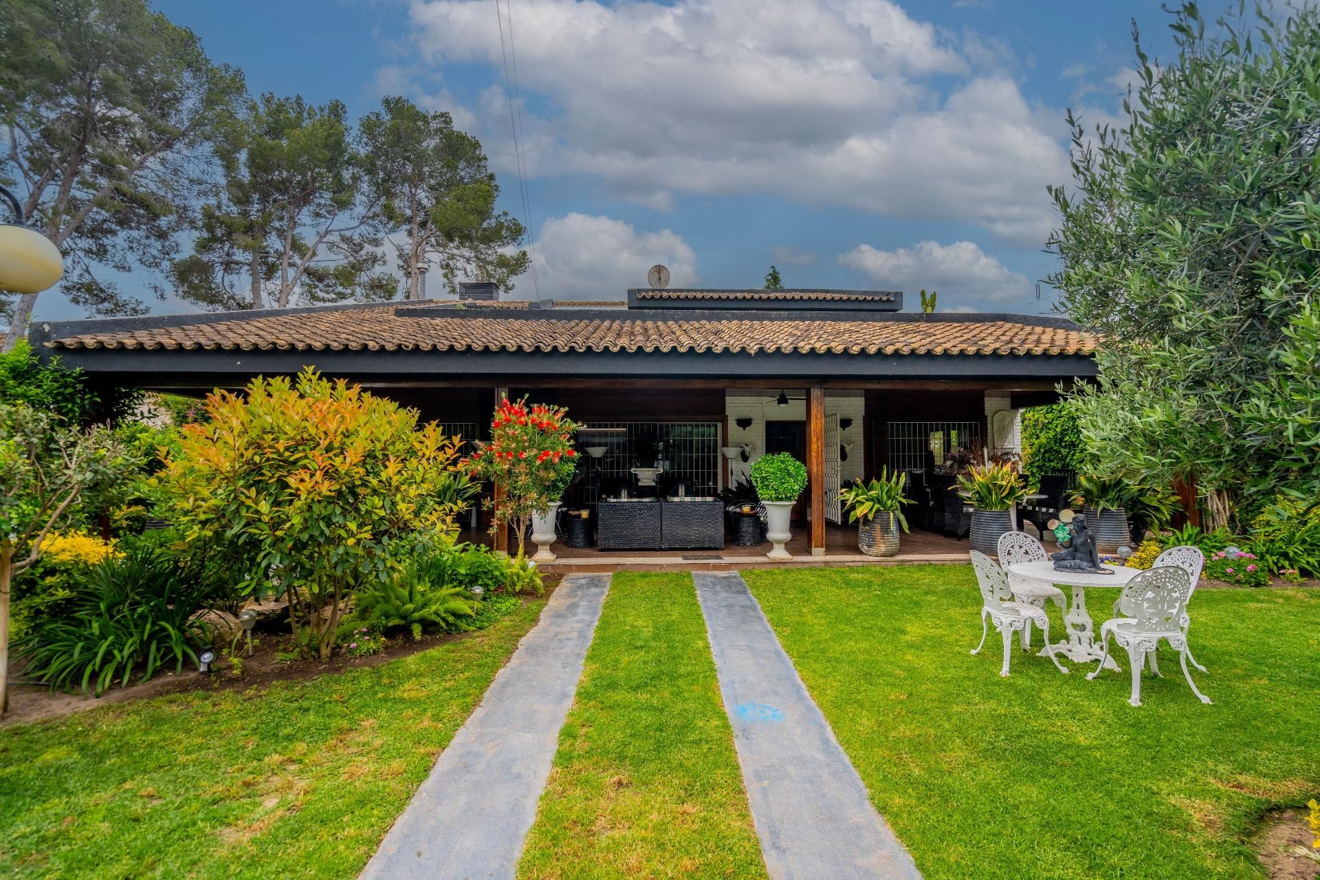 Jardí de Casa o xalet en venda en Paterna amb Aire condicionat, Calefacció i Jardí privat