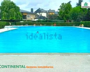 Piscina de Casa adosada en venda en Collado Villalba amb Aire condicionat, Calefacció i Jardí privat