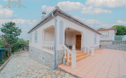 Vista exterior de Casa o xalet en venda en Carranque amb Terrassa, Piscina i Balcó