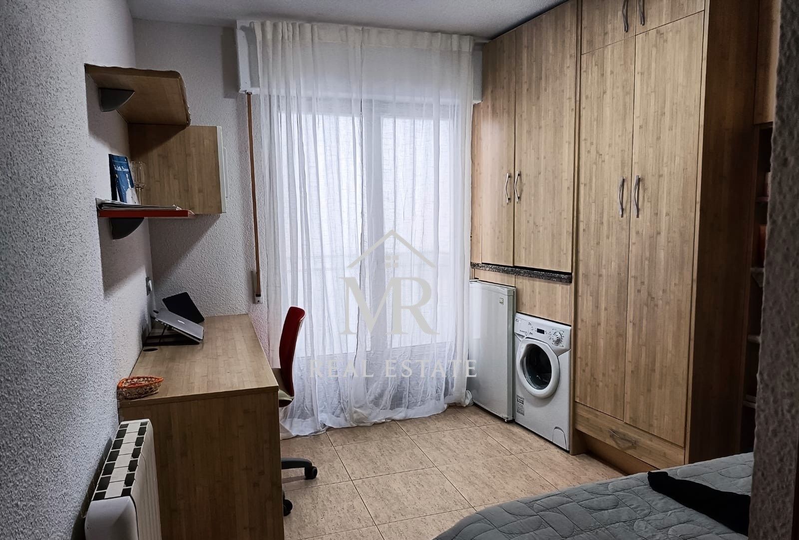 Dormitori de Estudi de lloguer en Salamanca Capital amb Calefacció, Moblat i Forn