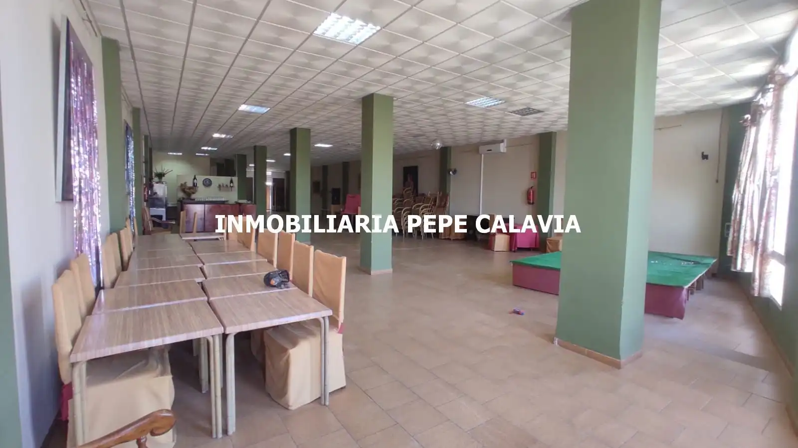 Local commercial à louer à Baeza