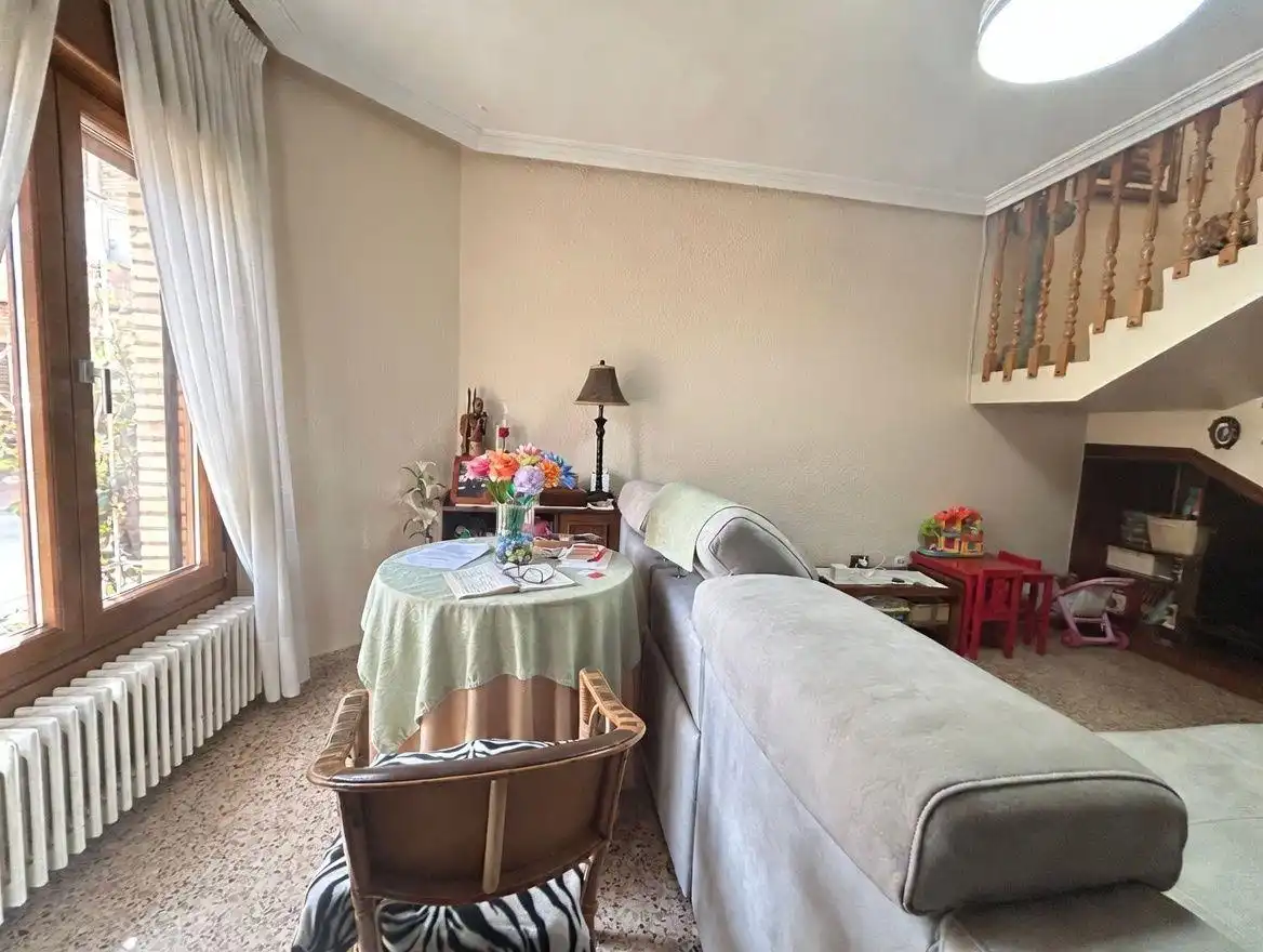 Sala d'estar de Casa adosada en venda en Cintruénigo amb Calefacció, Jardí privat i Terrassa