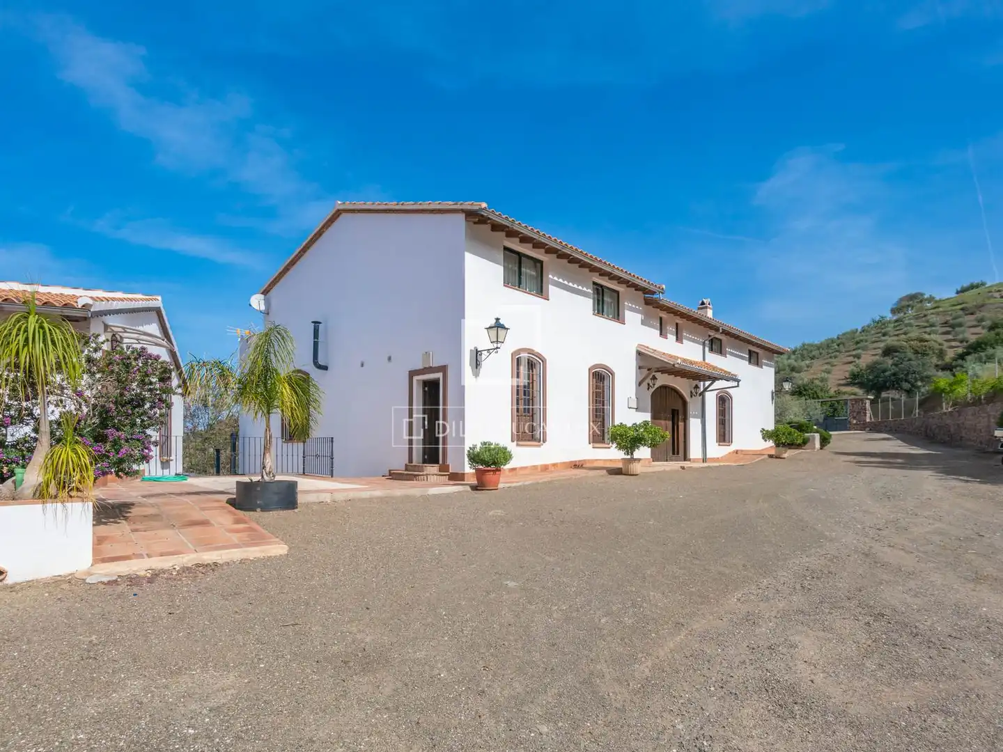 Vista exterior de Finca rústica en venda en Málaga amb Jardí privat, Terrassa i Traster