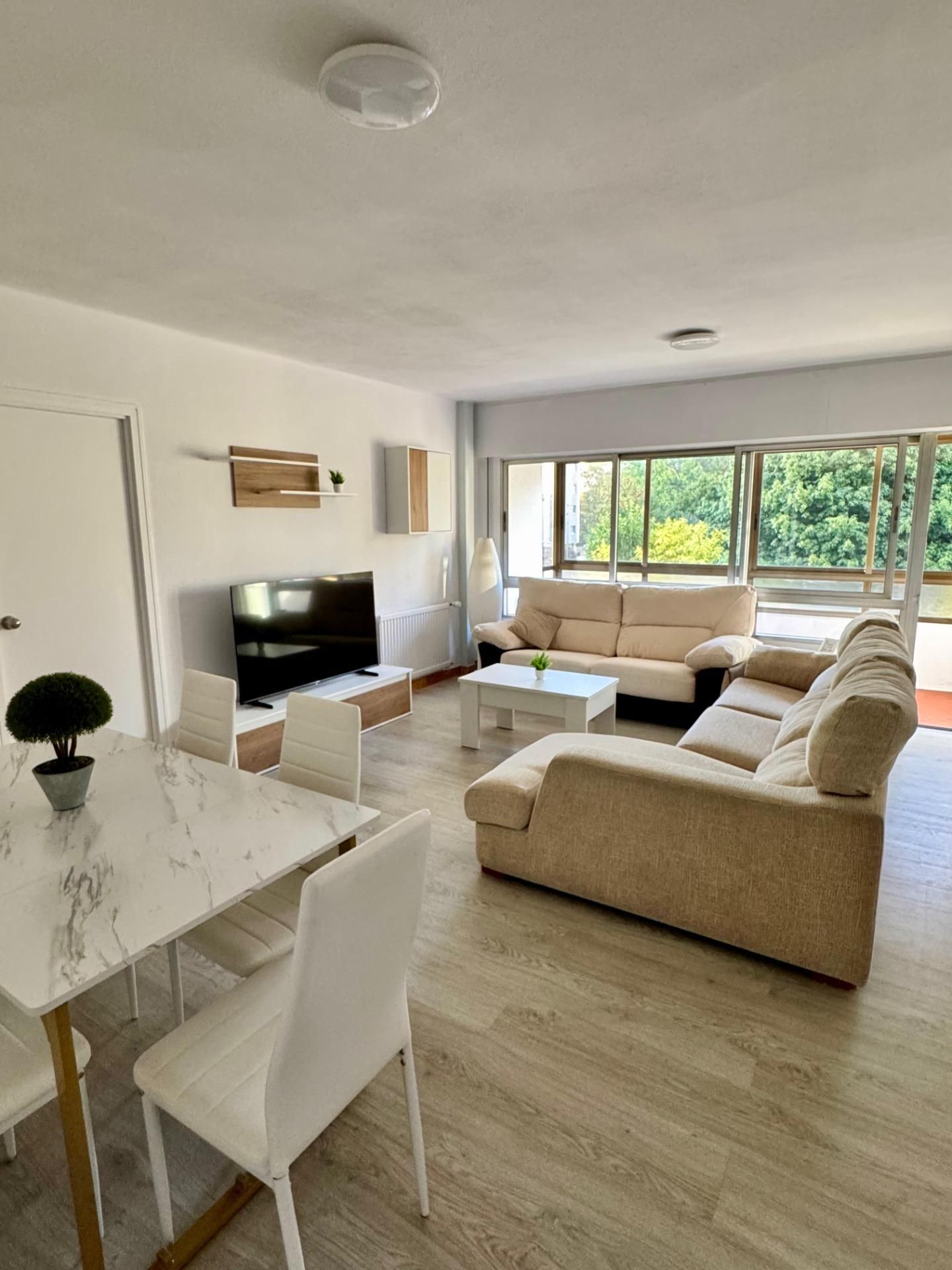Living room of Flat to rent in Vigo   with Heating, Terrace and Balcony