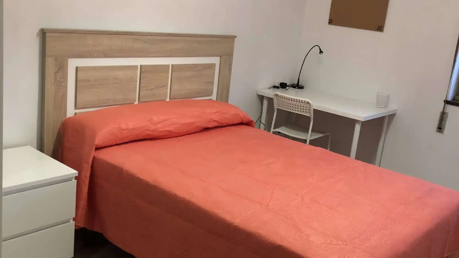 Bedroom of Flat for share in Oviedo   with Air Conditioner, Terrace and Furnished
