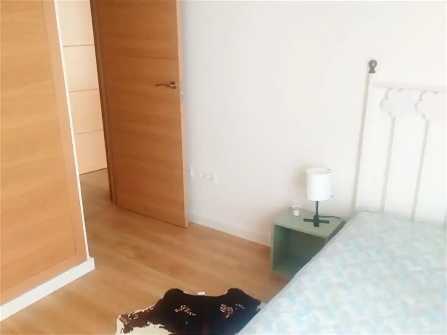 Bedroom of Flat for share in Castilleja de la Cuesta  with Air Conditioner, Parquet flooring and Swimming Pool