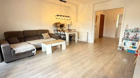AMPLIO , LUMINOSO Y SOLEADA VIVIENDA CON POCOS VECINOS