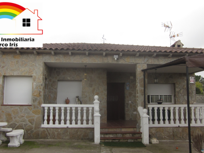 Exterior view of House or chalet for sale in El Casar de Escalona  with Air Conditioner, Heating and Private garden